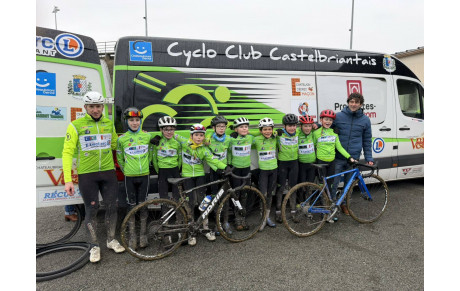9 jeunes de l'école de vélo au Trophée de France de CX